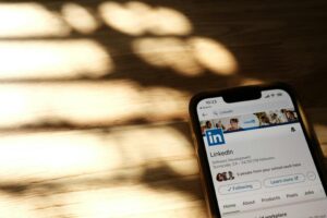 5 LinkedIn Industry Leaders Every Small Business Owner Should Follow